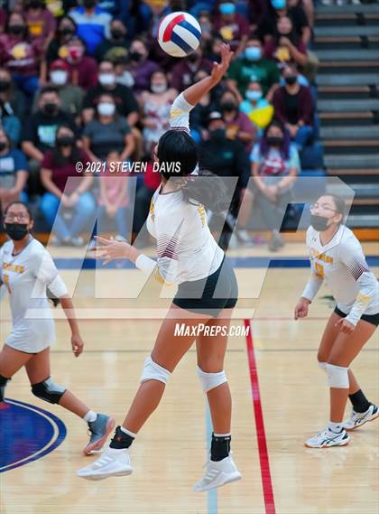 Thumbnail 1 in Rock Point vs. Tempe Prep (AIA 1A Finals) photogallery.