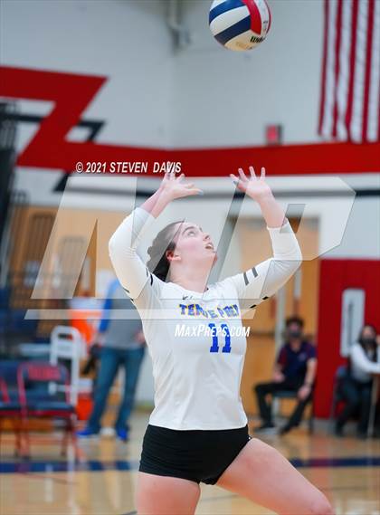 Thumbnail 1 in Rock Point vs. Tempe Prep (AIA 1A Finals) photogallery.