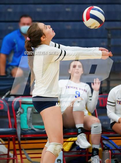 Thumbnail 3 in Rock Point vs. Tempe Prep (AIA 1A Finals) photogallery.