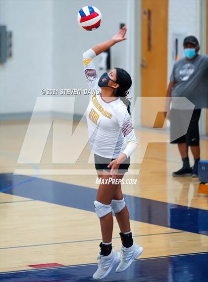 Thumbnail 3 in Rock Point vs. Tempe Prep (AIA 1A Finals) photogallery.