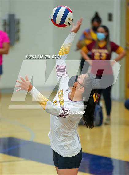 Thumbnail 3 in Rock Point vs. Tempe Prep (AIA 1A Finals) photogallery.
