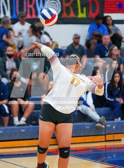 Thumbnail 2 in Rock Point vs. Tempe Prep (AIA 1A Finals) photogallery.