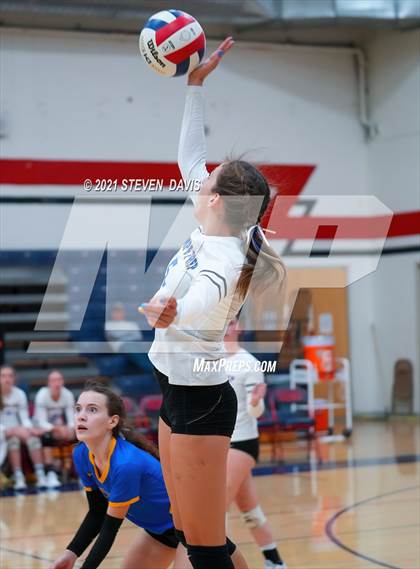 Thumbnail 2 in Rock Point vs. Tempe Prep (AIA 1A Finals) photogallery.