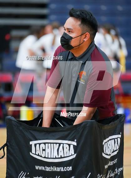 Thumbnail 2 in Rock Point vs. Tempe Prep (AIA 1A Finals) photogallery.