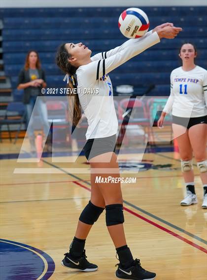 Thumbnail 2 in Rock Point vs. Tempe Prep (AIA 1A Finals) photogallery.