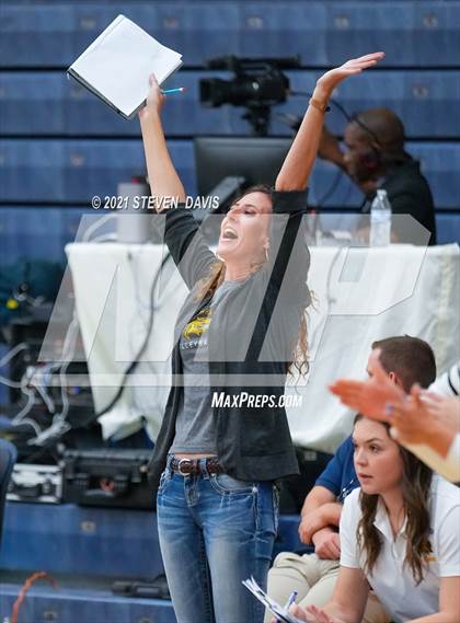 Thumbnail 2 in Rock Point vs. Tempe Prep (AIA 1A Finals) photogallery.