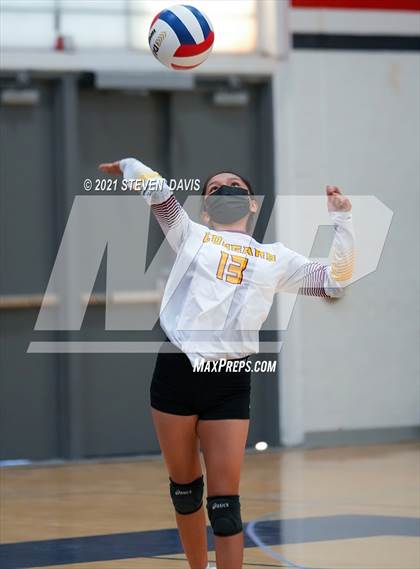 Thumbnail 3 in Rock Point vs. Tempe Prep (AIA 1A Finals) photogallery.