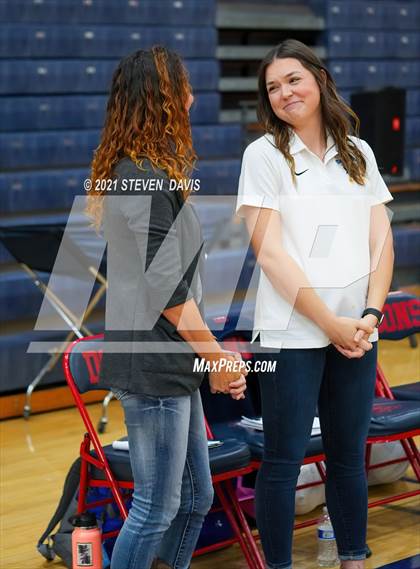 Thumbnail 3 in Rock Point vs. Tempe Prep (AIA 1A Finals) photogallery.