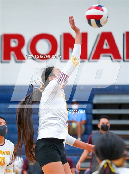 Thumbnail 3 in Rock Point vs. Tempe Prep (AIA 1A Finals) photogallery.