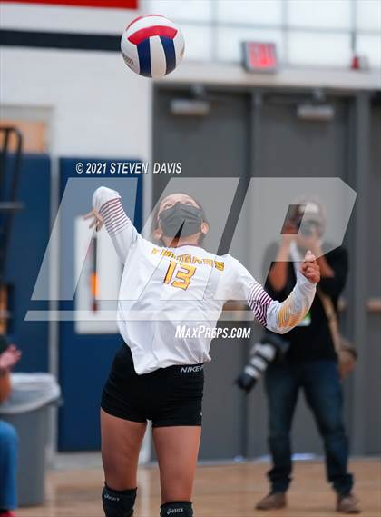 Thumbnail 2 in Rock Point vs. Tempe Prep (AIA 1A Finals) photogallery.