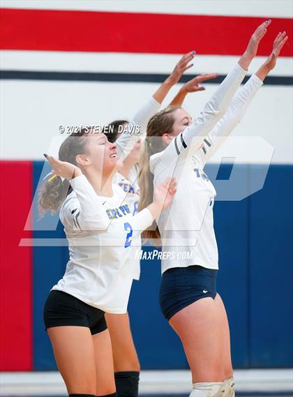Thumbnail 3 in Rock Point vs. Tempe Prep (AIA 1A Finals) photogallery.