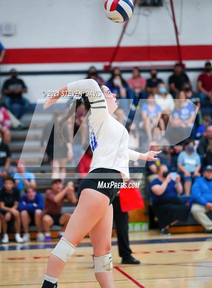 Thumbnail 1 in Rock Point vs. Tempe Prep (AIA 1A Finals) photogallery.