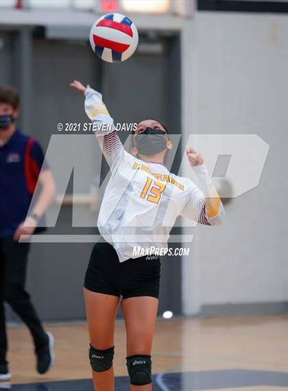 Thumbnail 1 in Rock Point vs. Tempe Prep (AIA 1A Finals) photogallery.