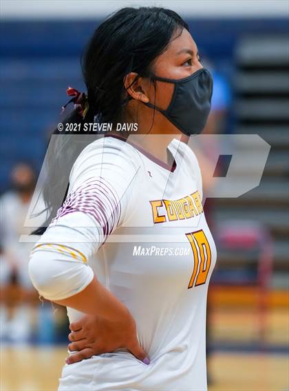 Thumbnail 1 in Rock Point vs. Tempe Prep (AIA 1A Finals) photogallery.