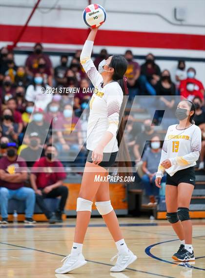Thumbnail 3 in Rock Point vs. Tempe Prep (AIA 1A Finals) photogallery.