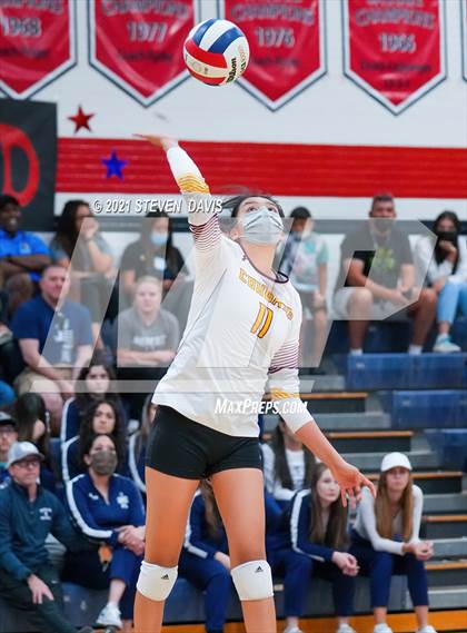 Thumbnail 3 in Rock Point vs. Tempe Prep (AIA 1A Finals) photogallery.