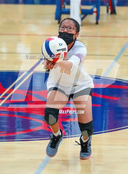 Thumbnail 3 in Rock Point vs. Tempe Prep (AIA 1A Finals) photogallery.