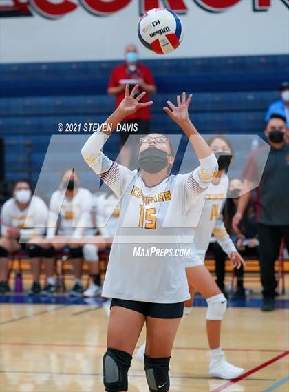 Thumbnail 3 in Rock Point vs. Tempe Prep (AIA 1A Finals) photogallery.