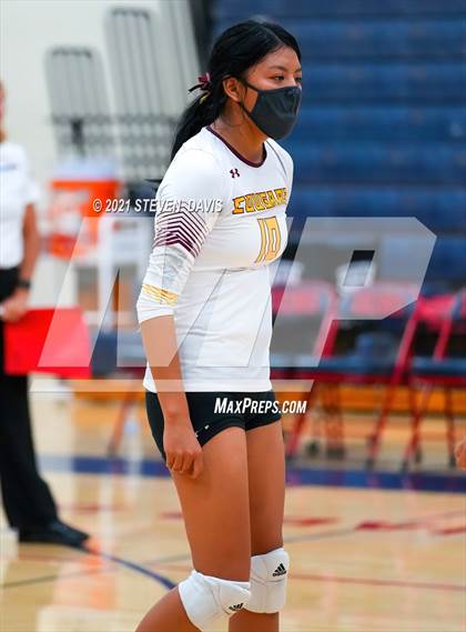 Thumbnail 2 in Rock Point vs. Tempe Prep (AIA 1A Finals) photogallery.