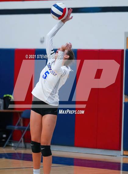 Thumbnail 3 in Rock Point vs. Tempe Prep (AIA 1A Finals) photogallery.