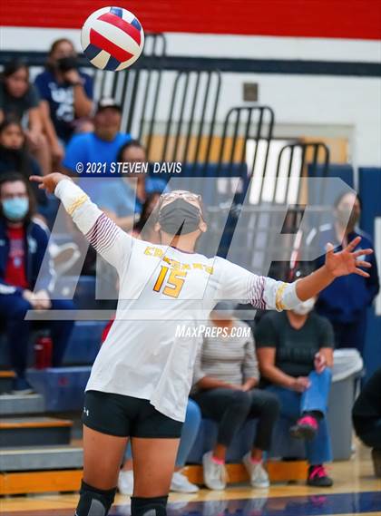 Thumbnail 2 in Rock Point vs. Tempe Prep (AIA 1A Finals) photogallery.