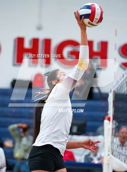 Thumbnail 1 in Rock Point vs. Tempe Prep (AIA 1A Finals) photogallery.
