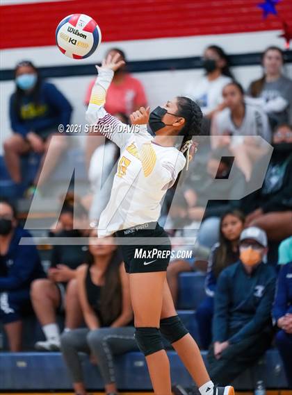 Thumbnail 2 in Rock Point vs. Tempe Prep (AIA 1A Finals) photogallery.
