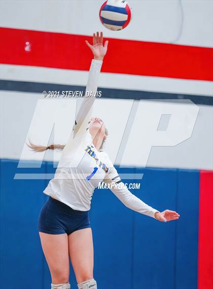 Thumbnail 2 in Rock Point vs. Tempe Prep (AIA 1A Finals) photogallery.