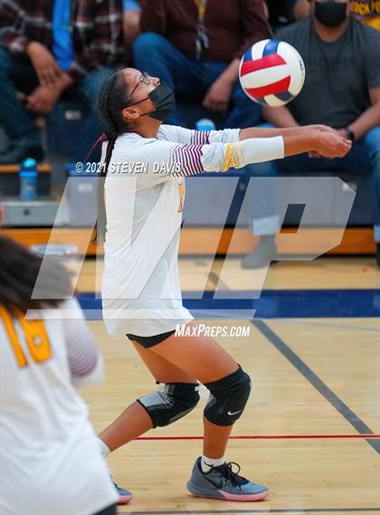 Thumbnail 1 in Rock Point vs. Tempe Prep (AIA 1A Finals) photogallery.