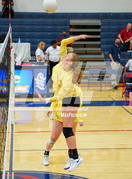 Thumbnail 2 in Rock Point vs. Tempe Prep (AIA 1A Finals) photogallery.