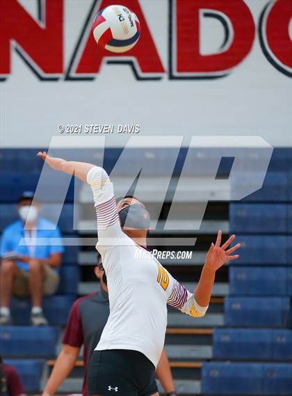 Thumbnail 3 in Rock Point vs. Tempe Prep (AIA 1A Finals) photogallery.