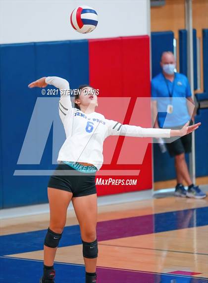 Thumbnail 2 in Rock Point vs. Tempe Prep (AIA 1A Finals) photogallery.