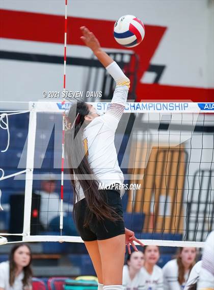 Thumbnail 2 in Rock Point vs. Tempe Prep (AIA 1A Finals) photogallery.