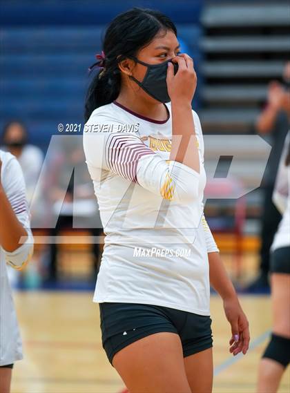 Thumbnail 2 in Rock Point vs. Tempe Prep (AIA 1A Finals) photogallery.