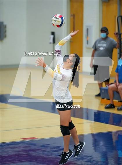 Thumbnail 2 in Rock Point vs. Tempe Prep (AIA 1A Finals) photogallery.