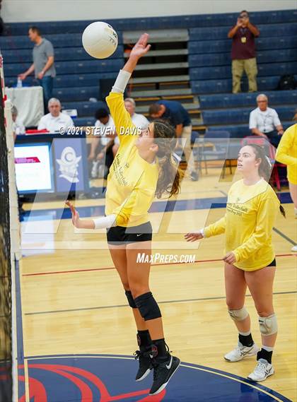 Thumbnail 3 in Rock Point vs. Tempe Prep (AIA 1A Finals) photogallery.