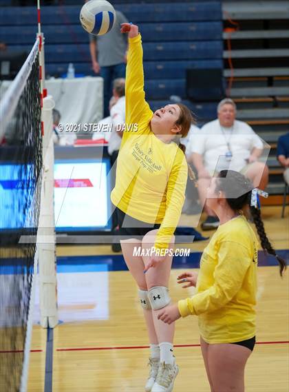 Thumbnail 3 in Rock Point vs. Tempe Prep (AIA 1A Finals) photogallery.