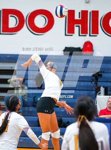 Thumbnail 2 in Rock Point vs. Tempe Prep (AIA 1A Finals) photogallery.