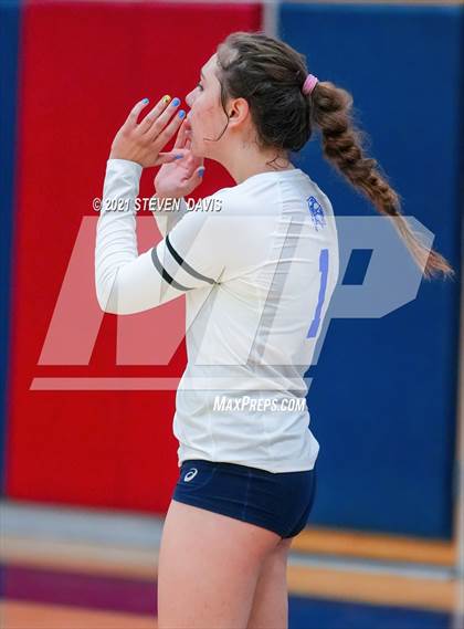 Thumbnail 3 in Rock Point vs. Tempe Prep (AIA 1A Finals) photogallery.