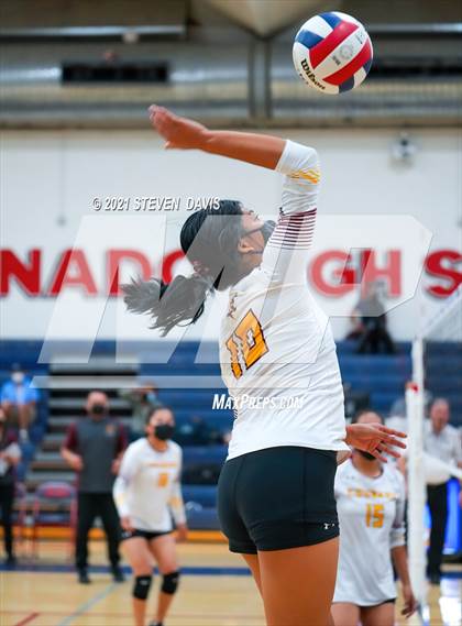 Thumbnail 1 in Rock Point vs. Tempe Prep (AIA 1A Finals) photogallery.