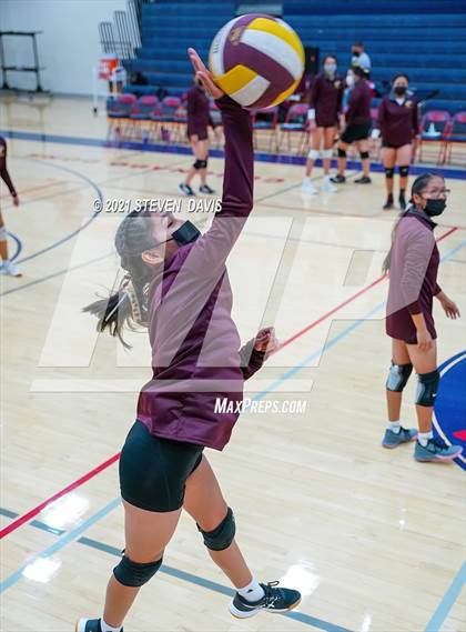 Thumbnail 3 in Rock Point vs. Tempe Prep (AIA 1A Finals) photogallery.