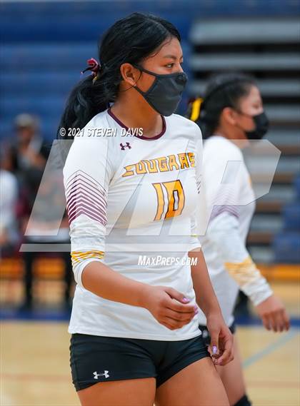Thumbnail 2 in Rock Point vs. Tempe Prep (AIA 1A Finals) photogallery.