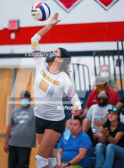 Thumbnail 3 in Rock Point vs. Tempe Prep (AIA 1A Finals) photogallery.