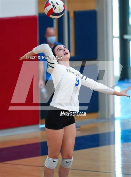 Thumbnail 1 in Rock Point vs. Tempe Prep (AIA 1A Finals) photogallery.