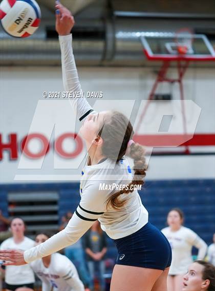 Thumbnail 3 in Rock Point vs. Tempe Prep (AIA 1A Finals) photogallery.