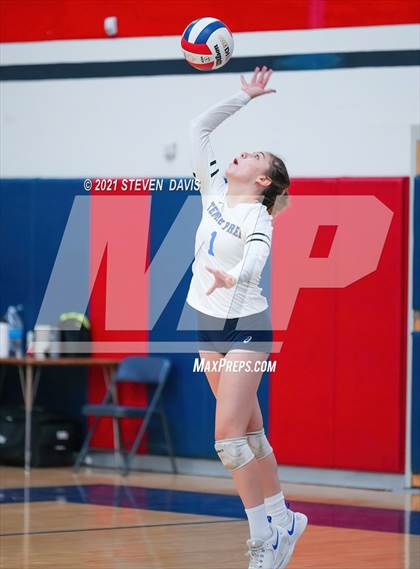Thumbnail 2 in Rock Point vs. Tempe Prep (AIA 1A Finals) photogallery.