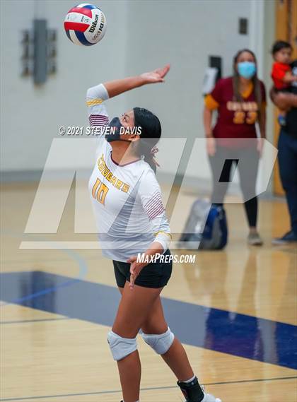 Thumbnail 3 in Rock Point vs. Tempe Prep (AIA 1A Finals) photogallery.