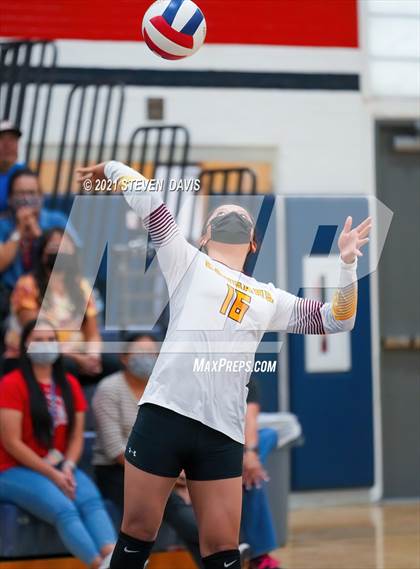 Thumbnail 3 in Rock Point vs. Tempe Prep (AIA 1A Finals) photogallery.
