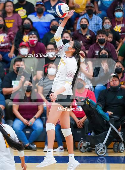 Thumbnail 1 in Rock Point vs. Tempe Prep (AIA 1A Finals) photogallery.