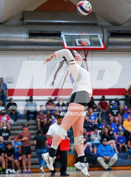Thumbnail 2 in Rock Point vs. Tempe Prep (AIA 1A Finals) photogallery.